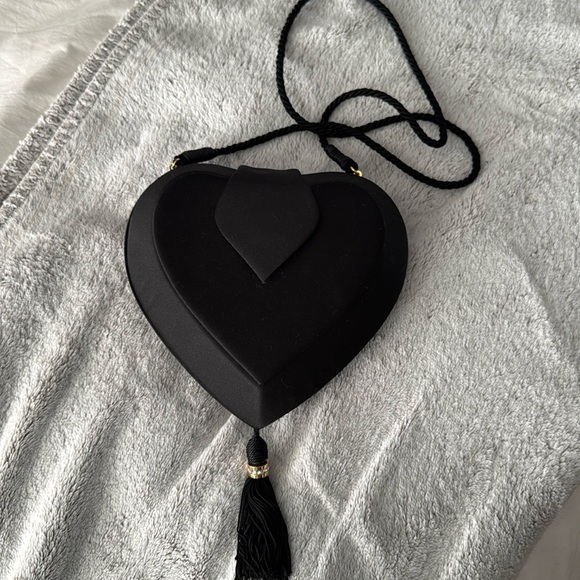 Black heart shape purse - Picture 1 of 4